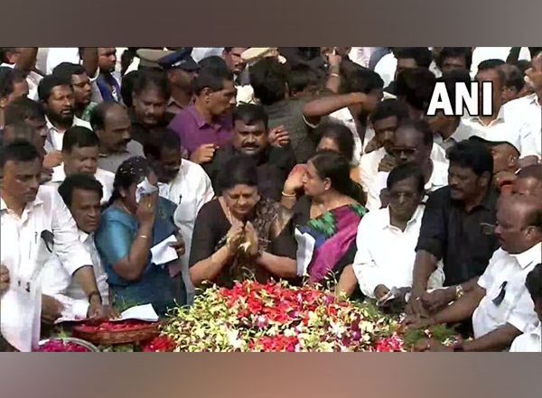 VK Sasikala Says ‘Cadres Have Total Belief in Me That I Will Unite AIADMK’