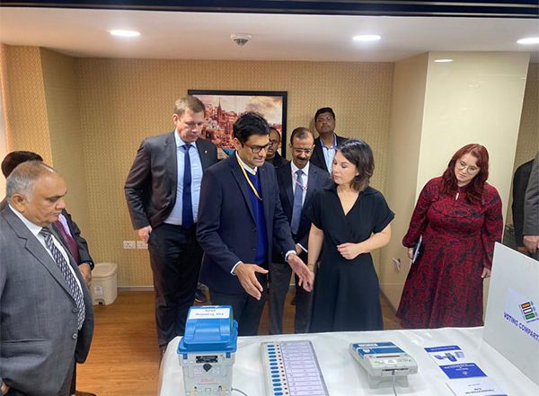 German Delegation Led by Foreign Minister Annalena Baerbock Observes ECI’s Protocols, Security Features in EVM-VVPAT Usage