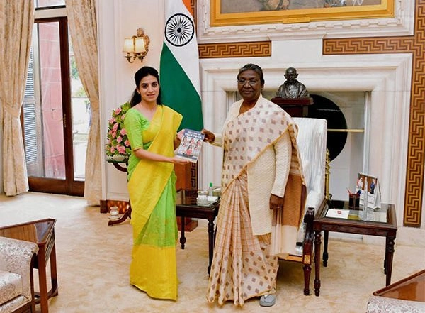 Business News | Mansi Gulati's Book Miracles of Face Yoga Receives Praise from President of India