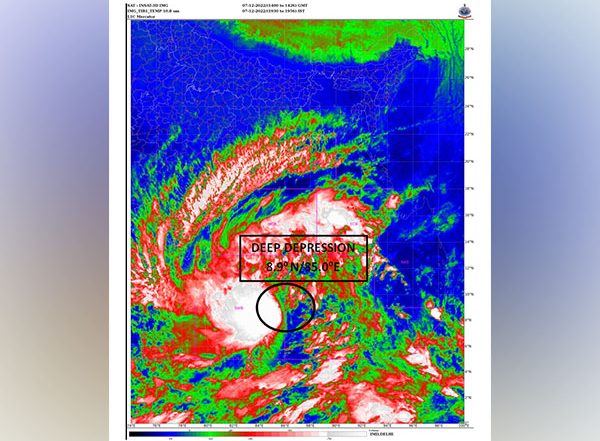 India News | IMD Predicts Heavy Rainfall in Tamil Nadu, Puducherry, Andhra Pradesh as Cyclone Intensifies over Bay of Bengal