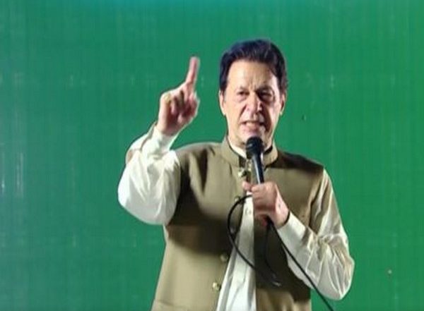 World News | Pak Poll Panel Serves Notice to Imran Khan for Not Submitting Details Regarding Expenses in By-elections: Report