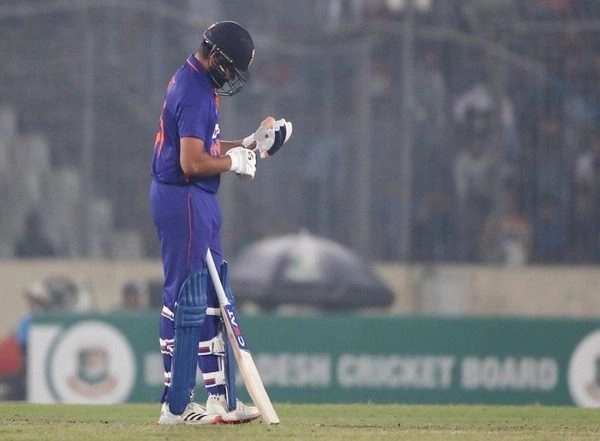 Sports News | Indian Cricket Fraternity Hails Rohit Sharma's Gutsy Half-century Against Bangladesh Despite Injury