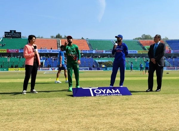 Sports News | Bangladesh Vs India, 3rd ODI: Hosts Win Toss, Put Visitors to Bat First