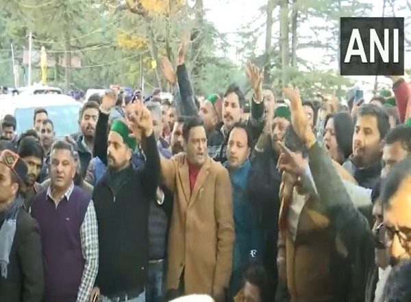 Himachal Pradesh: Supporters of Pratibha Singh Raise Slogans, Want Her to Be Next CM