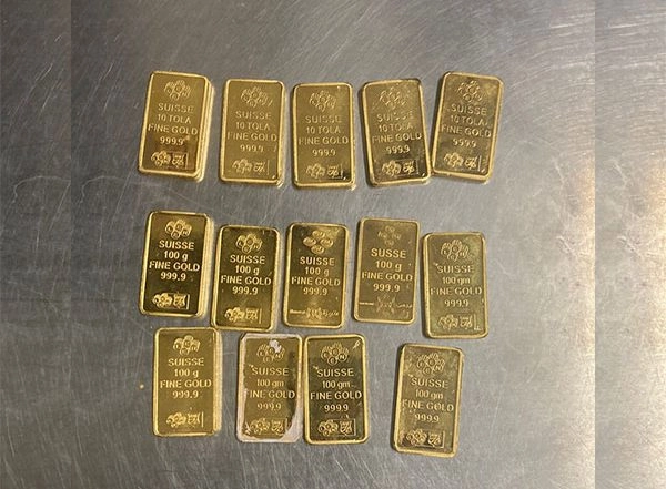 India News | Delhi Airport Customs Seize Gold Worth Rs 68 Lakh, Passenger Held