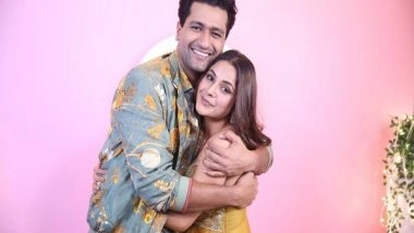 Entertainment News | Shehnaaz Gill Sings 'Botlaan Sharaab Diyan' for Vicky Kaushal at Her Chat Show, Don't Miss Their Gidda