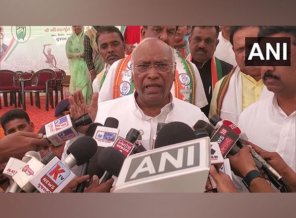 India News | Congress Chief Kharge to Meet Key Leaders to Check Karnataka Poll Preparedness