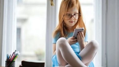 Lifestyle News | Study Finds Using Digital Devices as Calming Strategy Linked to Worse Children's Behavior