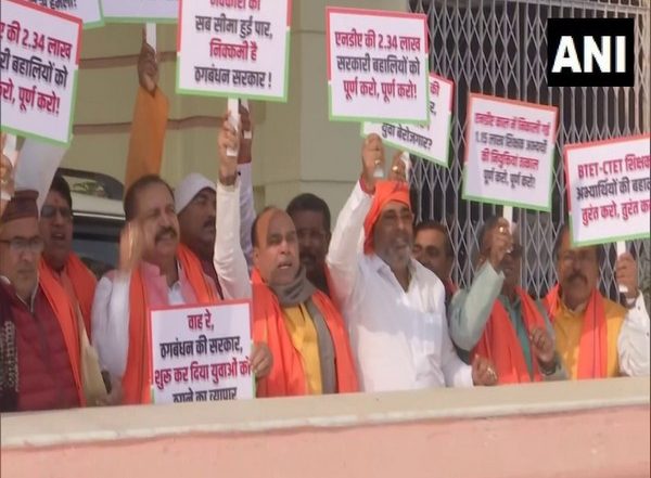 India News | Bihar Winter Session: BJP Stages Protest Against Mahagathbandhan Govt over Law and Order, Unemployment