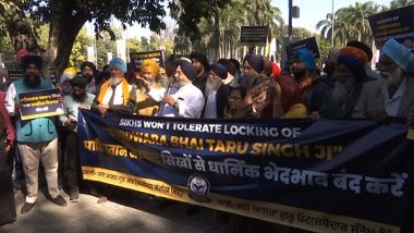 World News | Sikhs Hold Protest in Delhi Against Sealing of Gurudwara in Pakistan
