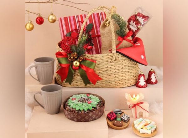 Business News | Ring in the Holiday Spirit with Tastefully Curated Christmas Gift Baskets and Personalised Hampers from FNP (Ferns N Petals)