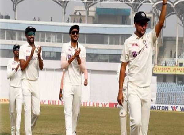 Sports News | BAN Vs IND, 1st Test: Kuldeep's Fifer Bowls out Bangladesh for 150; KL Rahul, Gill Take India to 36/0 (Lunch, Day 3)