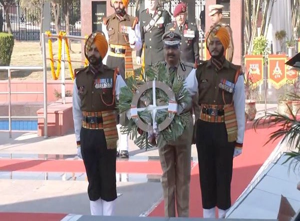 India News | Jammu and Kashmir DGP Dilbag Singh Lays Wreath at Balidan Stambha on 51st Anniversary of Vijay Diwas