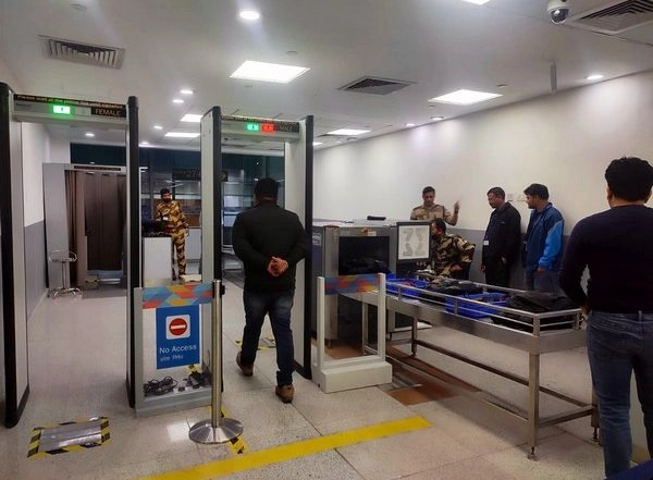 Business News | Aviation Minister Says 5 X-ray Machines Added at Delhi Airport in 9 Days