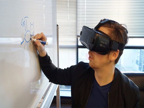 Science News | Study Finds Virtual Reality Used to Teach Language, Context - Vimarsana News