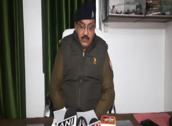 Uttar Pradesh Shocker: Pregnant Woman, Her Husband Beaten by Local Goons in Jalaun, Investigation Ordered After Video Goes Viral