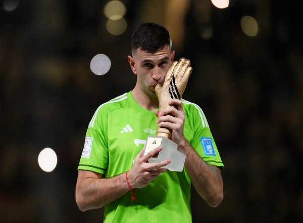 Sports News | FIFA EC: Emiliano Martinez Clinches Golden Glove for Best Goalkeeper