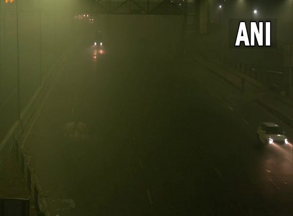 India News | Delhi: Dense Fog Envelopes National Higway-24