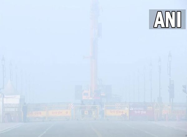 India News | Delhi-NCR Wakes Up to Fog; AQI at 327