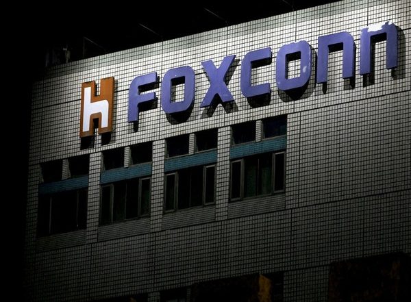 World News | Taiwan to Fine Apple Supplier Foxconn for Unauthorized Investment from China