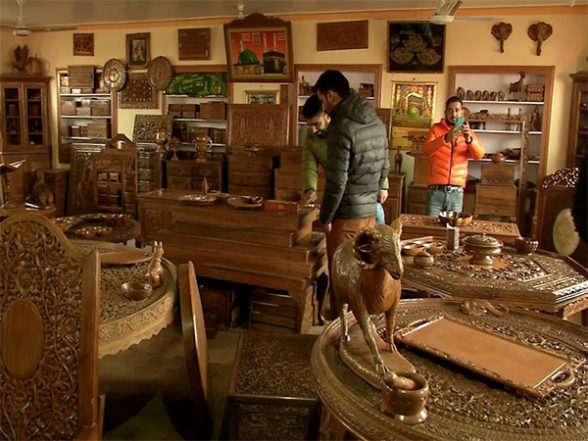 India News | 'Craft Safari' Tours on Track to Revive Traditional Handicrafts Industry in Kashmir - Vimarsana News