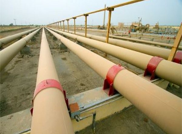 World News | Pakistan Plans to Buy Oil from Iran, Thinks of Ways to Avoid Sanctions