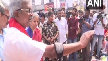 India News | AP : Sanitary Workers Protests Non-payment of Wages