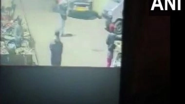 India News | Five-year-old Kidnapped, Raped in North Delhi, Police Release CCTV Footage Showing the Abduction