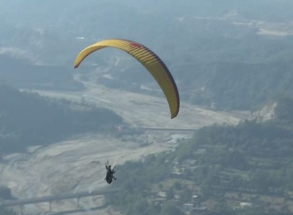 Himachal Pradesh: Maharashtra Tourist Dies in Kullu in Paragliding Accident