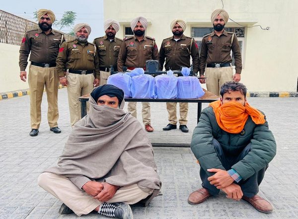 India News | Punjab Police Arrests 2 Kingpins of Trans-border Narcotic Smuggling Cartel, Recovers 10 Kg Heroin, Drone