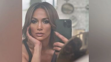 Entertainment News | Jennifer Lopez Rings in Christmas in Vintage Avatar, Check out Pics