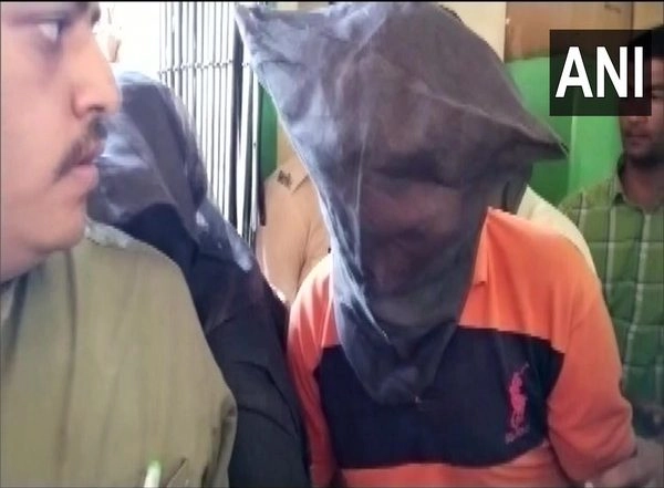 Tunisha Sharma Death Case: Waliv Police Produce Accused Sheezan Khan in Vasai Court