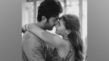 Entertainment News | Photo of Ranbir Kapoor Proposing to Ali Bhatt Goes Viral, Check out Duo's Romantic Moment