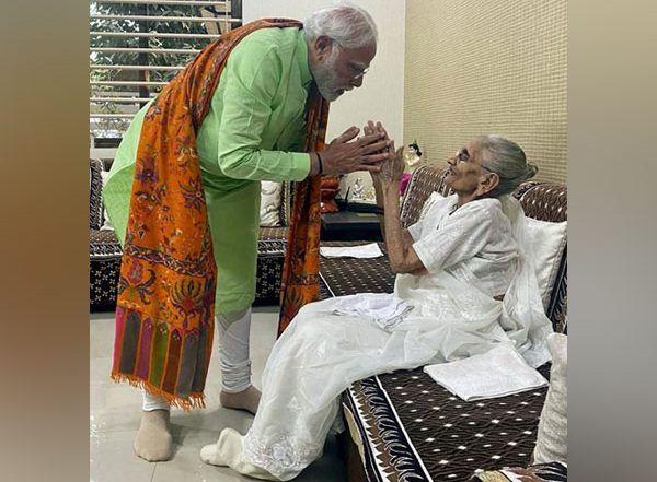 India News | PM Modi's Mother Heeraben Modi Passes Away at 100