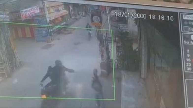 Delhi Acid Attack: Two Bike-Borne Men Throw Acid at Minor School Girl in Dwarka, One Detained (Video)