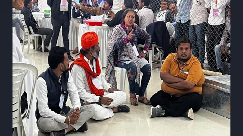 Gujarat Assembly Election Results 2022: Congress Candidate Bharatbhai Veljibhai Solanki Attempts Suicide Inside Counting Hall, Alleges EVM Tampering (Watch Video)