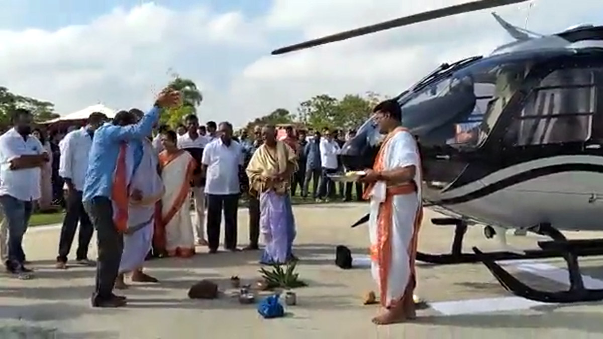 Helicopter 'Vahan Puja'! Telangana Businessman Boinpally Srinivas Rao Takes  Chopper to Temple For Puja Rituals (Watch Viral Video) | ðŸ‘ LatestLY