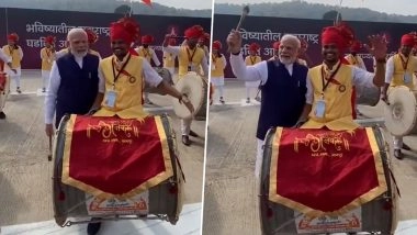 PM Narendra Modi Tries His Hands At &lsquo;Dhol&rsquo;, Receives Traditional Welcome in Nagpur (Watch Video)