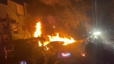 Delhi Fire: Massive Blaze Erupts in Sadar Bazaar Area Near Bara Tuti Chowk, Several Vehicles Gutted; No Casualties Reported (Watch Video)