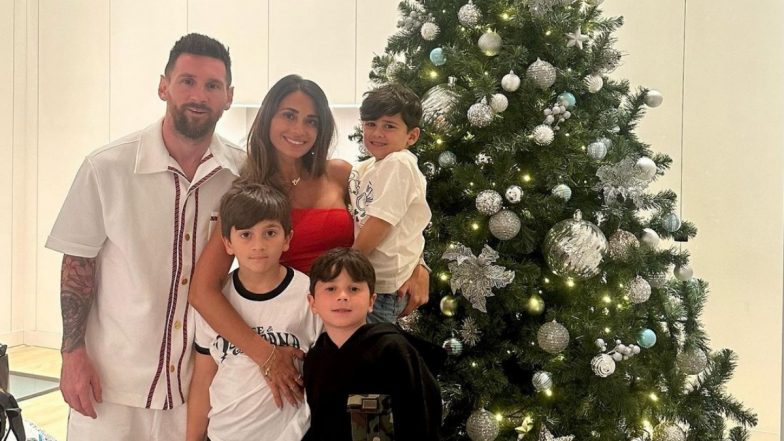 Lionel Messi’s Wife Antonela Roccuzzo and Kids Wish ‘Feliz Navidad’ Celebrating Christmas 2022, View Cute Messi Family Photo | ⚽ LatestLY