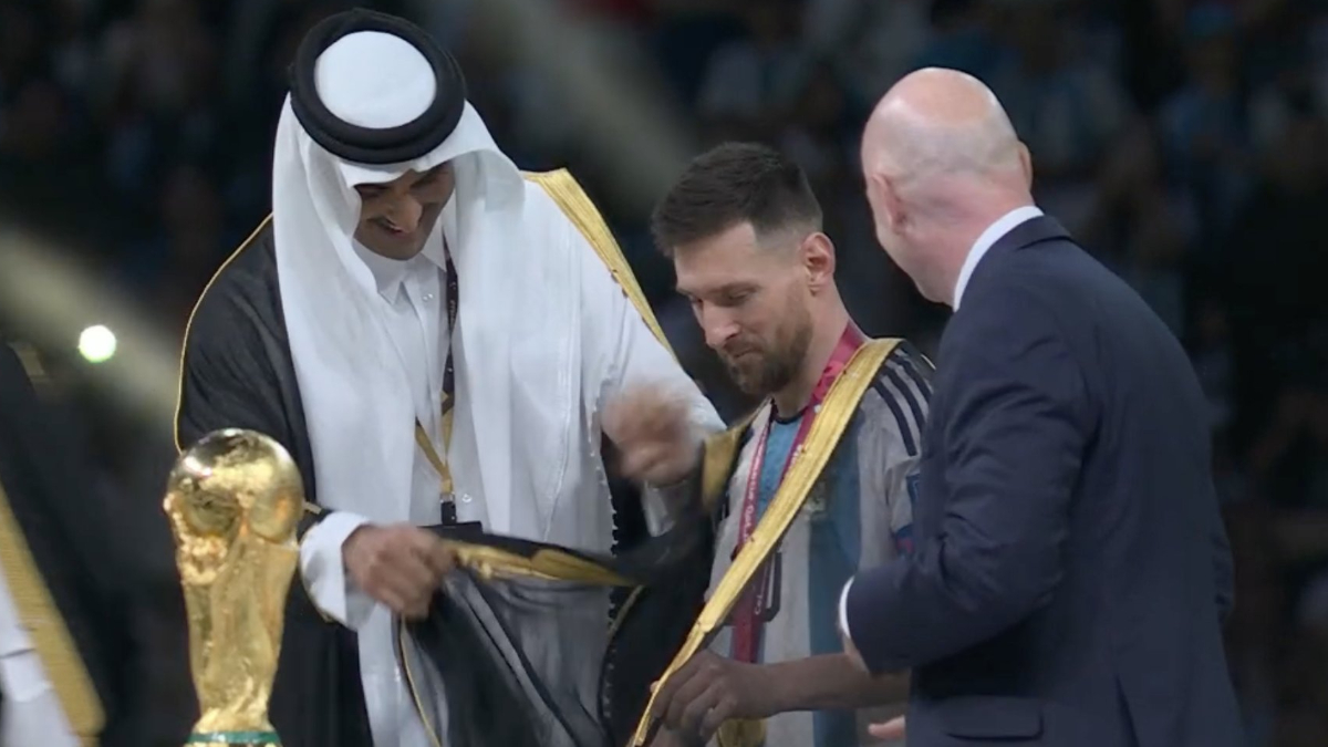 Lionel Messi being made to wear a 'bisht' during FIFA world cup