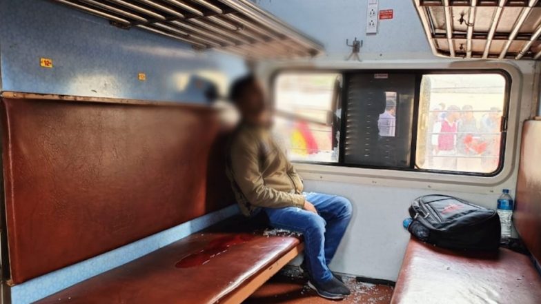 Uttar Pradesh: Passenger Dies After Iron Rod Pierces Through His Neck in Moving Nilanchal Express Train Between Danwar and Somna Station in Prayagraj (Watch Video)