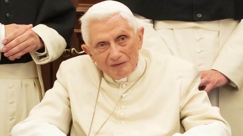 Benedict XVI Dies: Doors of St Peter’s Basilica Open for Viewing by Public of Pope Emeritus’s Body Lying in State