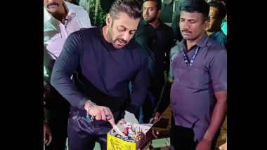 Salman Khan Turns 57! Paparazzi Sings Birthday Song for ‘Bhaijaan’ As He Slices the Cake (Watch Video)