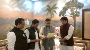 Samajwadi Party MLA Nahid Hasan Takes Oath As Legislator in Uttar Pradesh Assembly (Watch Video)