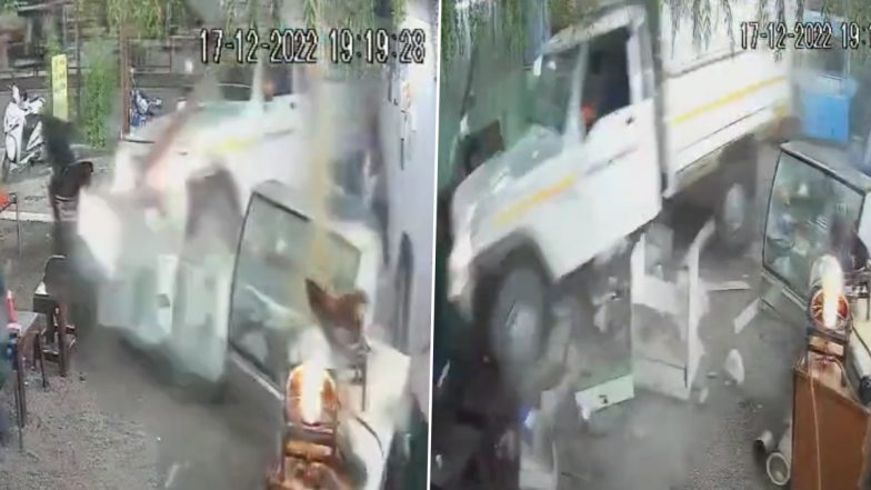 Accident Video: Pick-Up Van Crashes Into Surat Dhaba, Runs Over Customer; Terrifying Footage Goes Viral