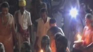 Karthigai Pournami 2022: Devotees Thronged in Large Numbers to Temples in Tamil Nadu's Rameswaram To Celebrate Karthika Deepam Festival (Watch Video)