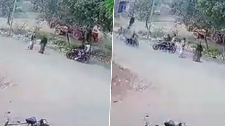 Kanpur: Bike-Borne Men Rob Woman of Necklace in Broad Daylight, Chain Snatching Incident Caught on CCTV (Watch Video)