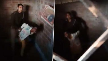 Uttar Pradesh Shocker: Policeman Brutally Thrashes Woman in Lock-Up in Kanpur, Samajwadi Party Shares Disturbing Video