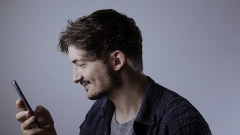 Suffering From Back and Neck Pain? Get Your Posture Right While Using Mobile Phones